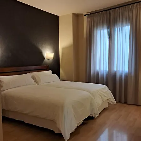 Hotel Puerta De España 3*