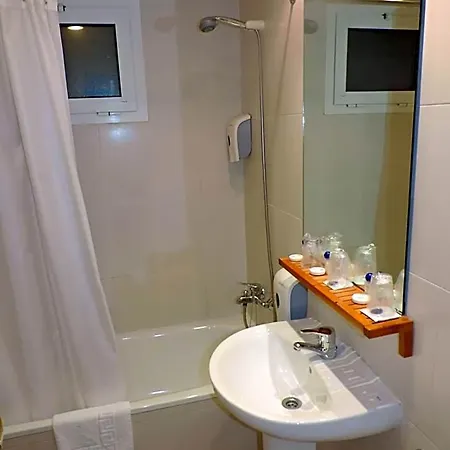 Puerta De Espana Hotell 3*