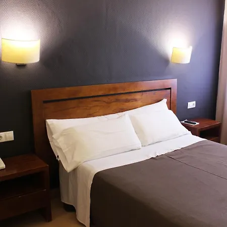Puerta De Espana Hotel 3*